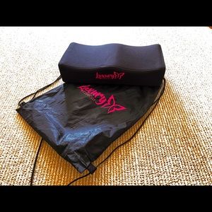 Brazilian Butt Lift Pillow – BBL Foam Pillow + Cover Bag Like New